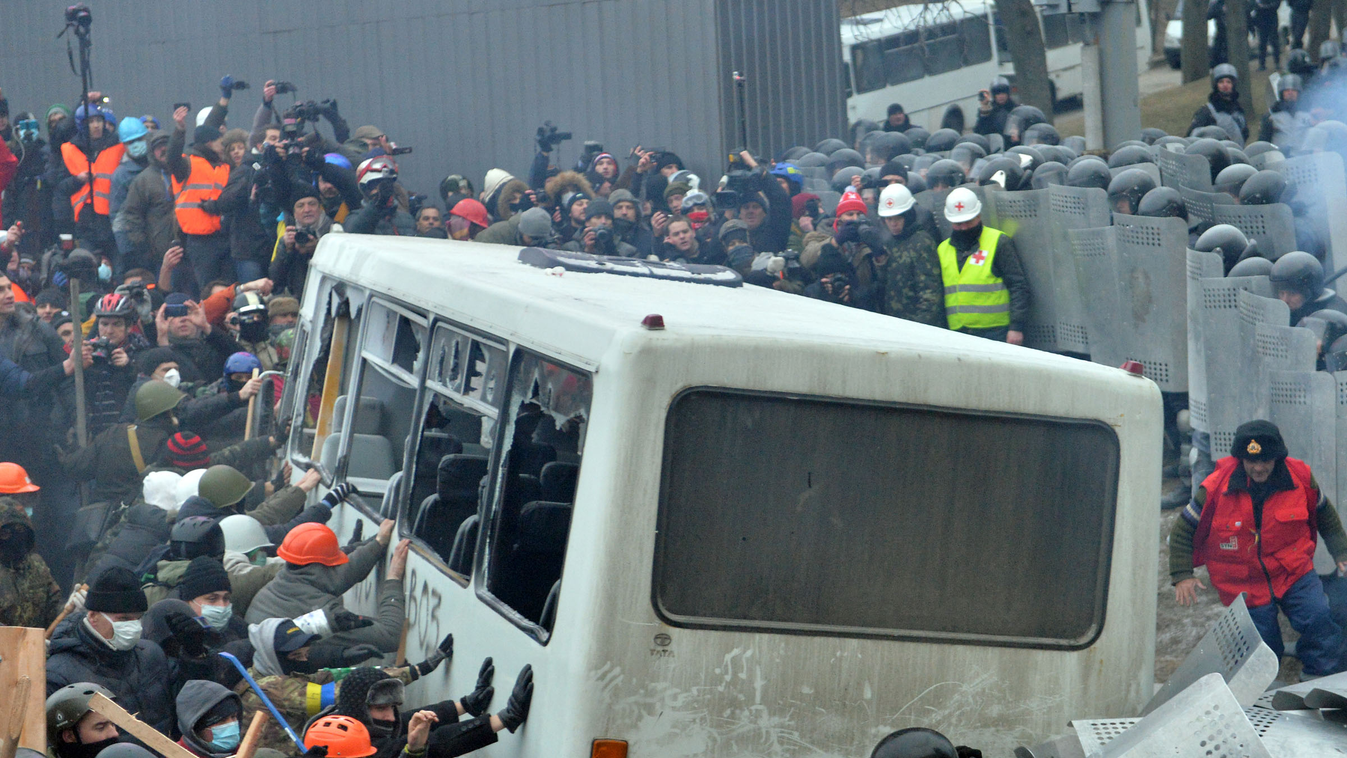 ukrajna, tüntetés, zavargás, rohamrendőrök, összecsapás, kijev, EU, oroszország, putyin, busz 