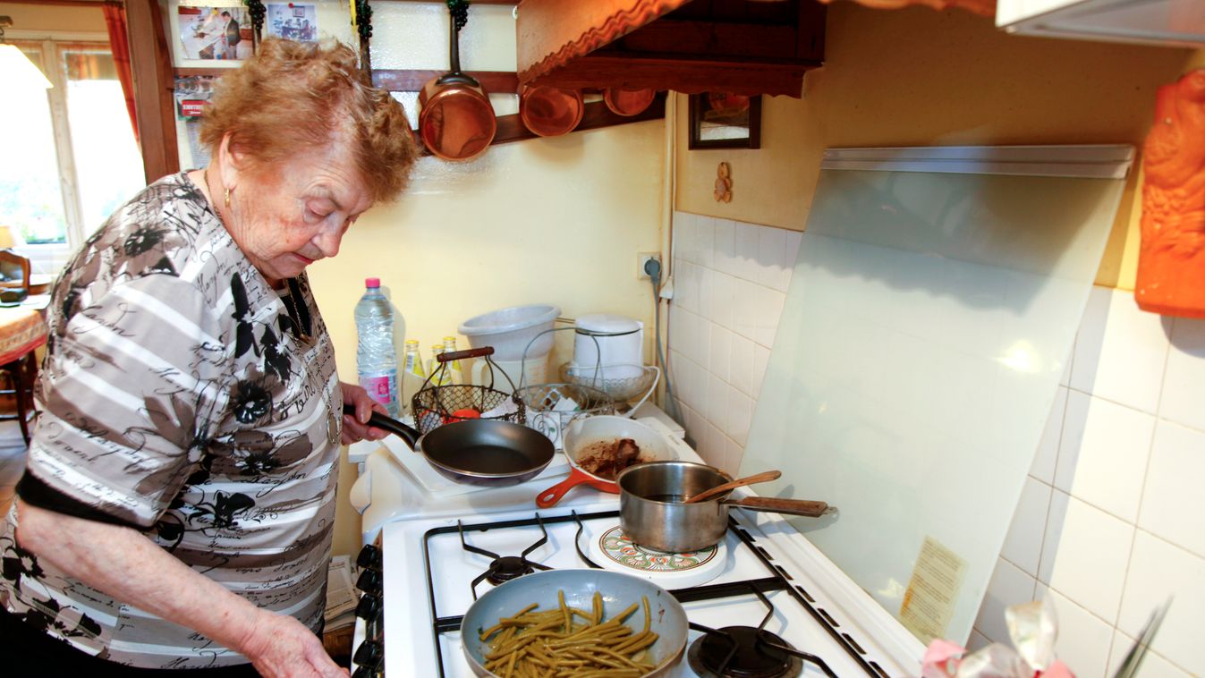 nyugdíj öreg öregek idős nyugdíjas gáz konyha 