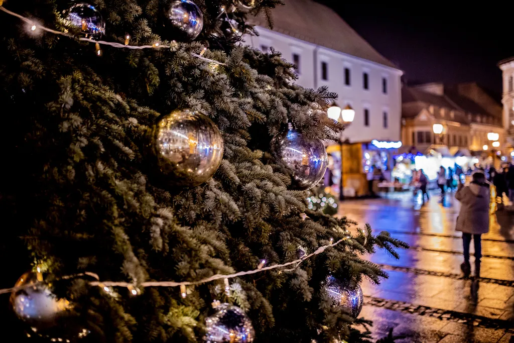 Karácsony 2022, vásár, troli, busz, fény, fénytroli, fénybusz, ünnepek, advent, adventi vásár, Adventi Ünnep Karácsonyi Vásár, vásárok, Győr, Adventi vásár, karácsonyi vásár 