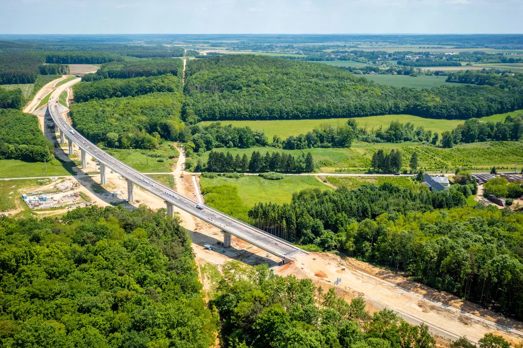 24 méter magas völgyet ível át a Vasszentmihálynál megépült új híd 