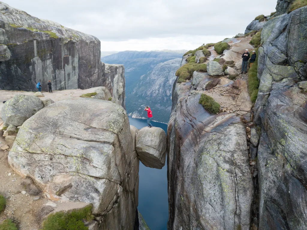 Norvégia, norvég, szikla, sziklaképződmény, kilátó, kilátás, veszélyes, mélység, hegy 