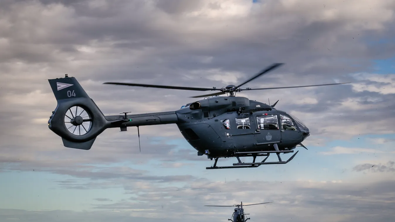 felhős FOTÓ FOTÓTÉMA HADI FELSZERELÉS helikopter IDŐJÁRÁS katonai jármű KÖZLEKEDÉSI ESZKÖZ levegőben repül TÁRGY 