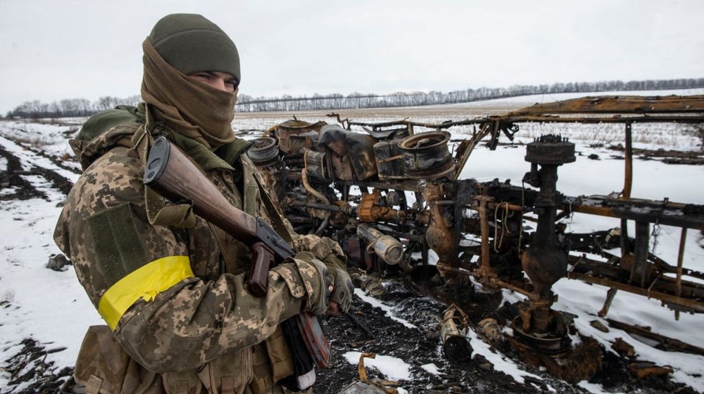 Ukrán válság 2022, ukrán, orosz, háború, Ukrajna, Donbas régió, ukrán katonák, harci jármű 