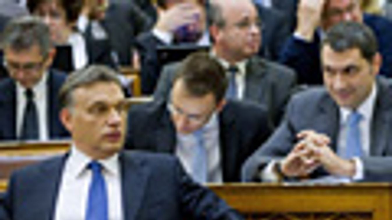 kormány átalakítás, Orbán Viktor, Lázár János, Navracsics Tibor