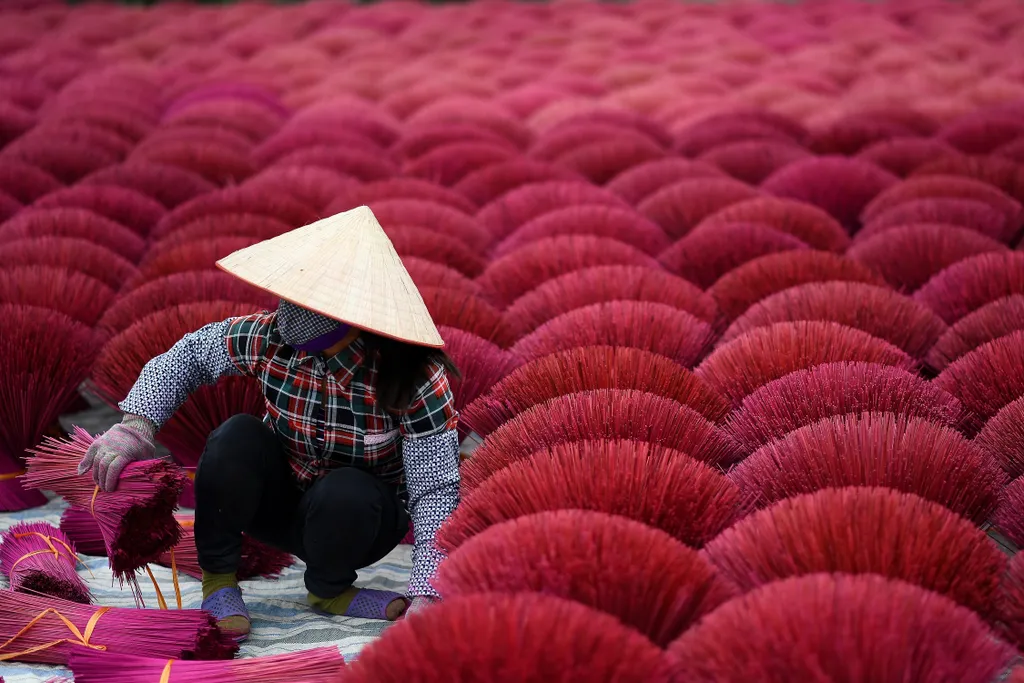 Quang Phu Cau Vietnam füstölőrúd-készítés 