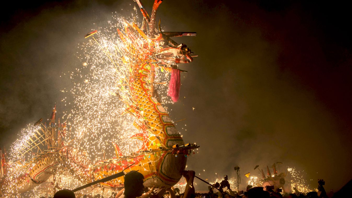 petárda, tűzijáték, fények, hagyományos, tűzsárkánytánc, Kína, fesztivál, 2023.02.01., Jieyang 