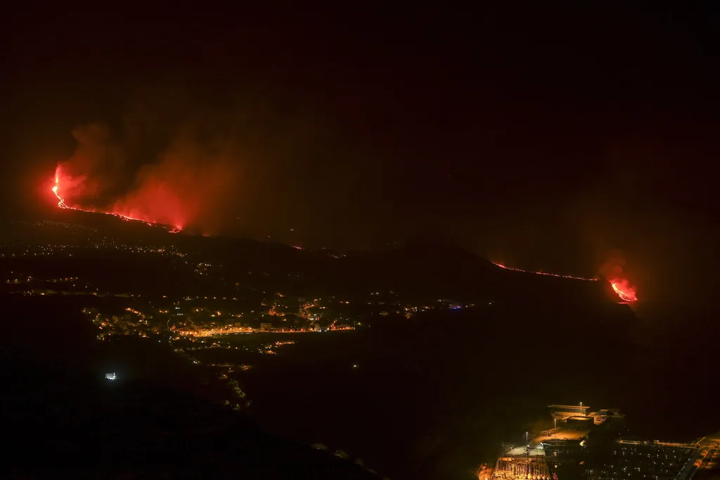 Cumbre Vieja vulkán, vulkánkitörés, Kanári-szigetek, Spanyolország, La Palma, láva 