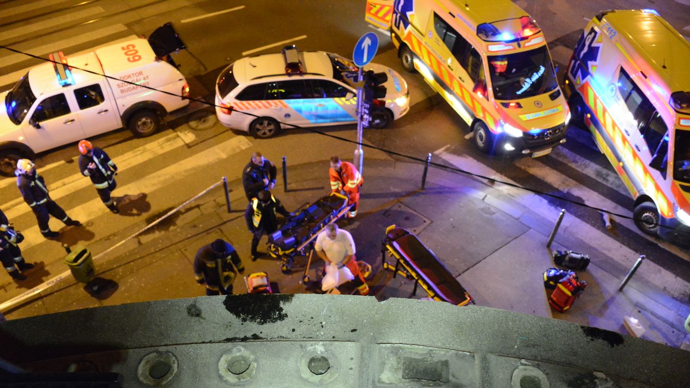 Kiszakadt erkély korlát Blaha Lujza tér, Népszínház utca, Budapest, baleset 