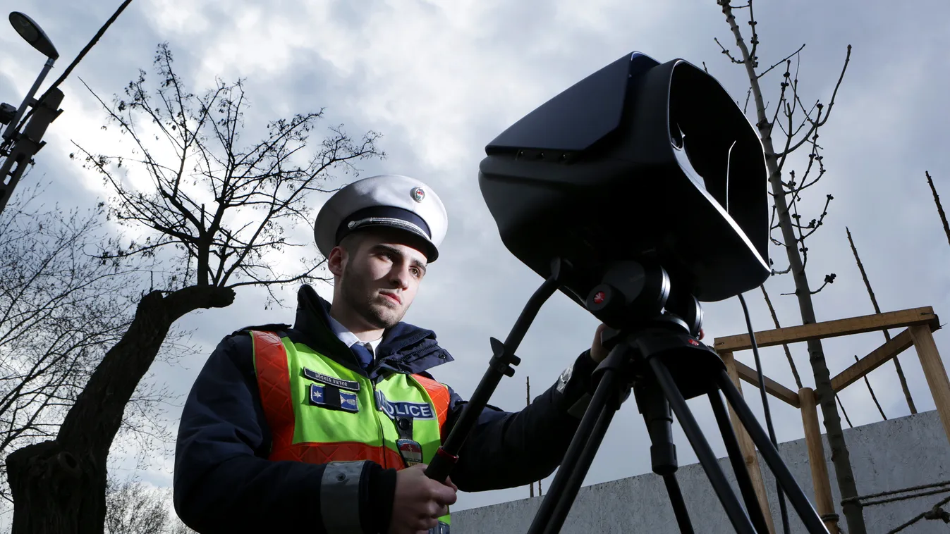 Új trafipax első éles napján tartott sajtótájékoztató a Fáy és Röppentyű utca sarkán 2015. március 26-án Új trafipax első éles napján tartott sajtótájékoztató a Fáy és Röppentyű utca sarkán 2015. március 26-án 