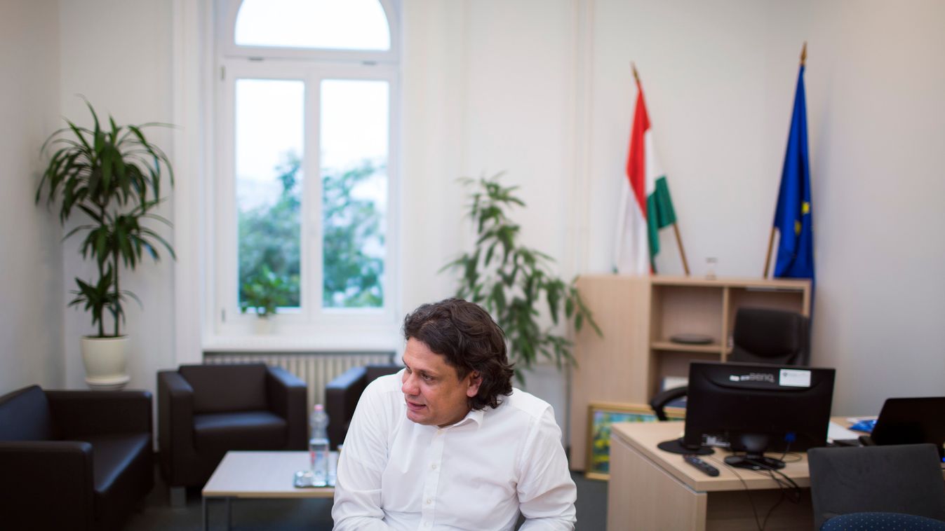 Deutsch Tamás Deutsch Tamás magyar politikus, a Fidesz alapító tagja 