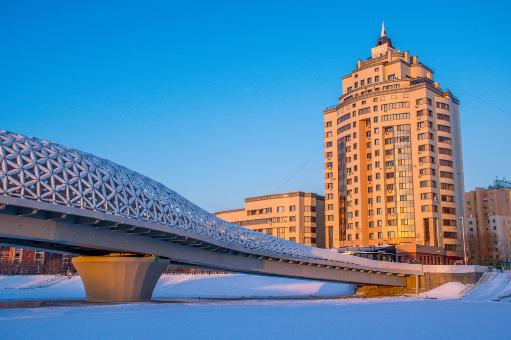 Különleges formájú, 314 méter hosszú gyalogos híd az Isim folyó felett Kazahsztánban, galéria, 2023 