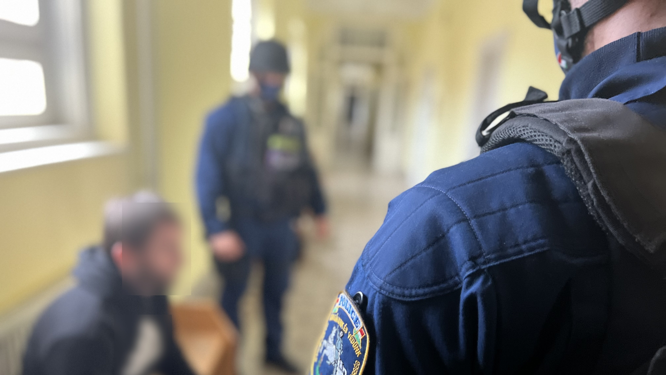 a gyanú szerint a képen látható, Ukrajnában elfogott, grúz férfi részt vett a 2019-ben történt debreceni pénzváltó alkalmazottjainak kirablásában 