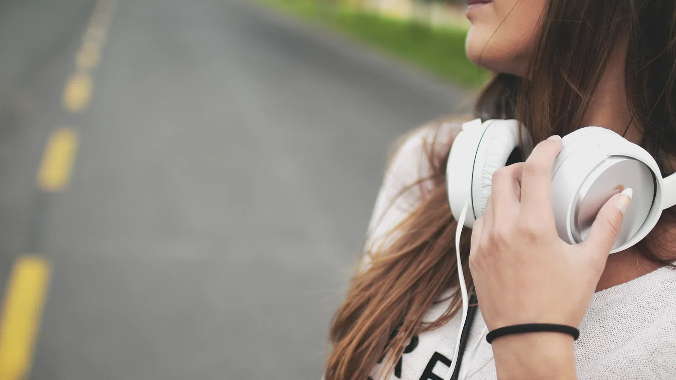 fülhallgató fejhallgató headset zene zenehallgatás utazás music 