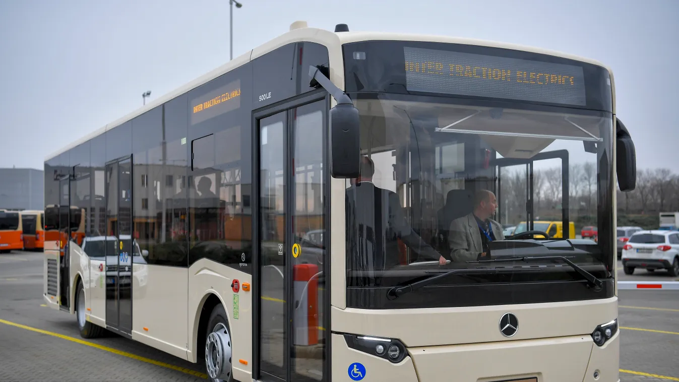 ÁLTALÁNOS KULCSSZÓ autóbusz bemutató buszvezető Foglalkozás KÖZLEKEDÉSI ESZKÖZ megnyitó Mercedes-Benz Reform 500 LE SZEMÉLY üzem FOTÓ FOTÓTÉMA tárgyfotó 