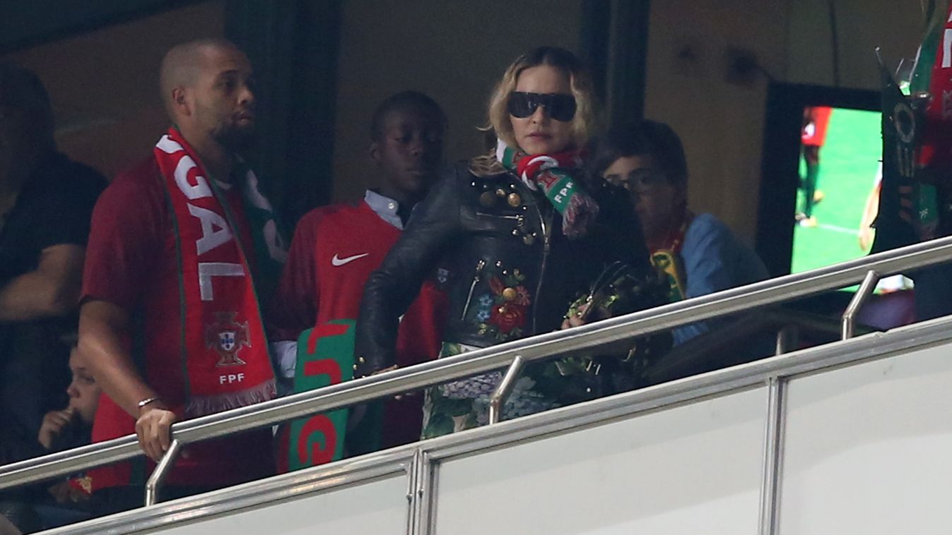 US singer Madonna Attends The Football Match Portugal v Switzerland 2017 Lisbon Portugal Pedro Fiuza PHOTO zcontractphotographer zselect 2018 World Cup qualifying FOOTBALL MATCH Switzerland Luz STADIUM FIFA soccer ball US SINGER Madonna 