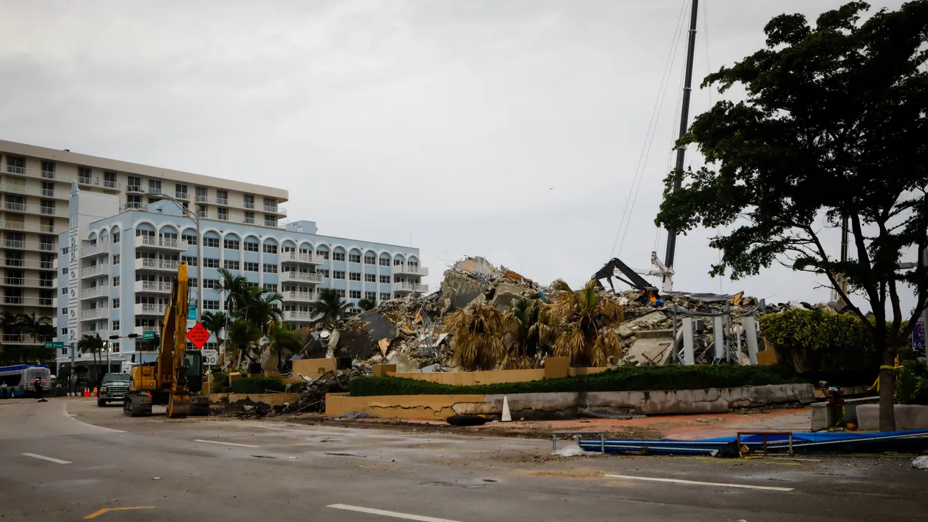 Florida apartment block partially collapses Horizontal 