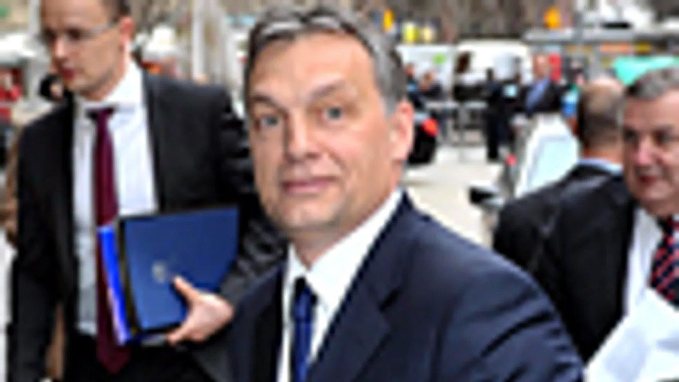 Az egynapos látogatáson Németországban tartózkodó ORBÁN Viktor magyar miniszterelnök a frankfurti Ipari és Kereskedelmi Kamara épületéhez érkezik