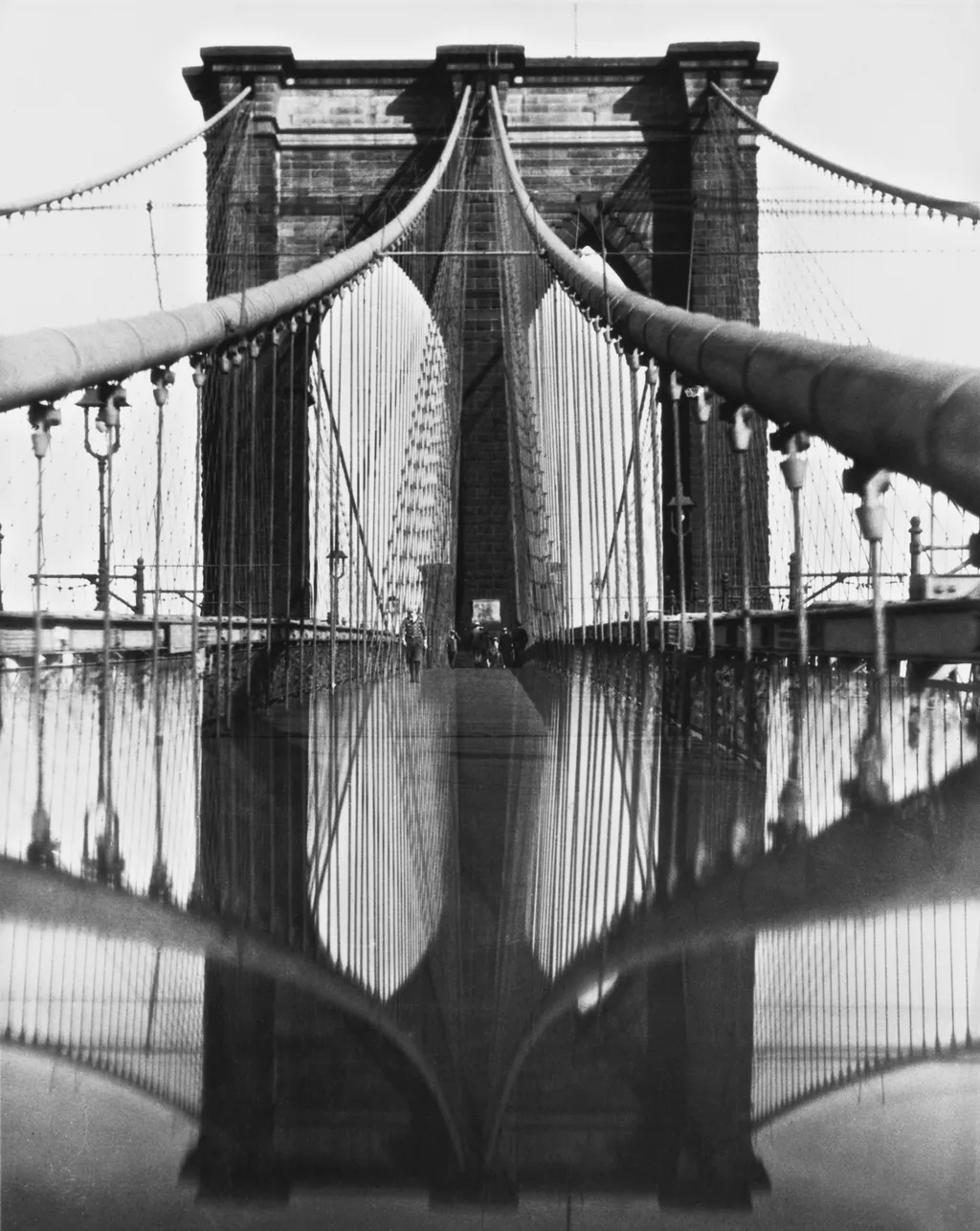 Brooklyn híd, 140,  reflection bridge landmark Brooklyn Bridge outdoors day medium group of people full length suspension bridge wet 