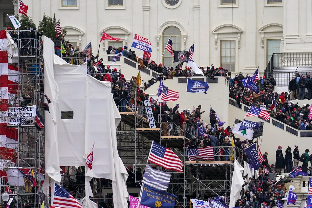 Capitolium ostroma, USA, 2021.01.06. BIDEN, Joe; TRUMP, Donald 