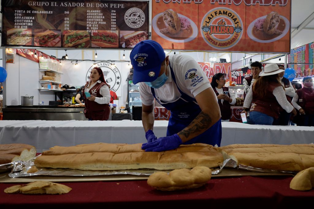 Mexikó, mexikóváros, szendvics, világ rekord, 75 méter hosszú szendvics, 900 kg 