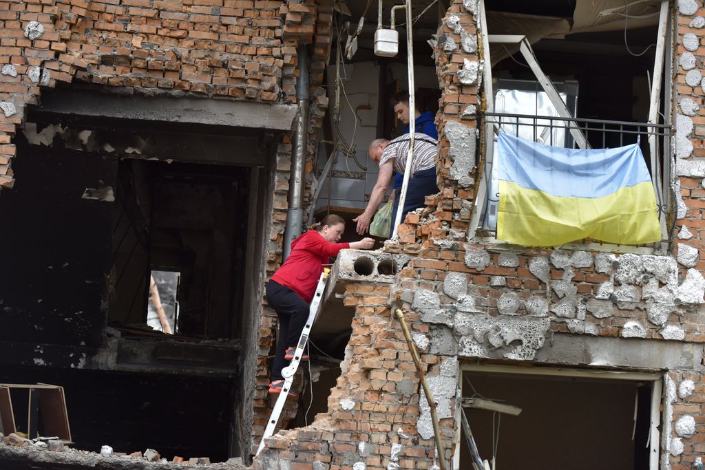 ukrán válság 2022, orosz, ukrán, háború, Ukrajna, pusztítás, romok, ukrán zászló, Irpiny 