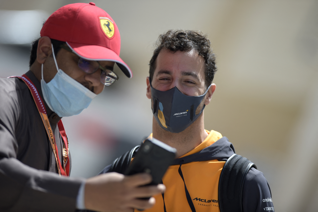 Forma-1, Daniel Ricciardo, szurkoló, szelfi 