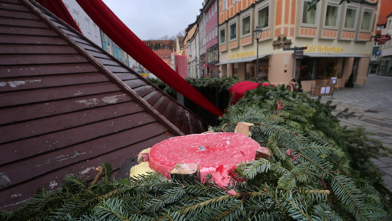 Mega Advent wreath damaged in Allgäu Crime, Law and Justice CRIME customs and traditions CHRISTMAS Bavaria Swabia Allgäu 