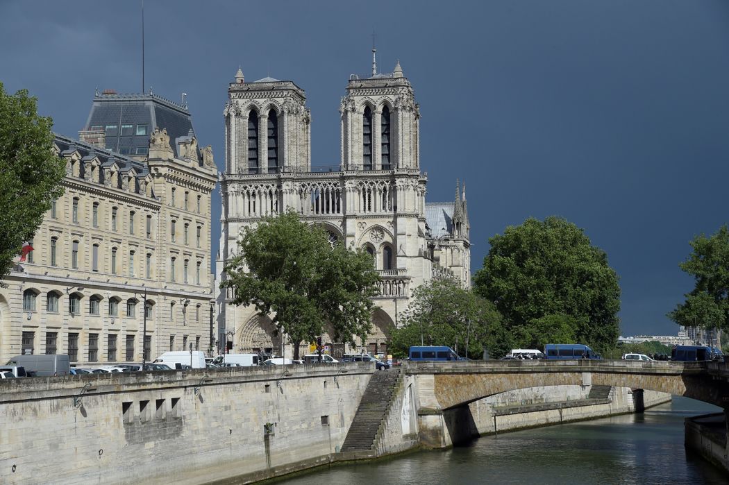 Notre-Dame,tűzvész,kinyit,épület