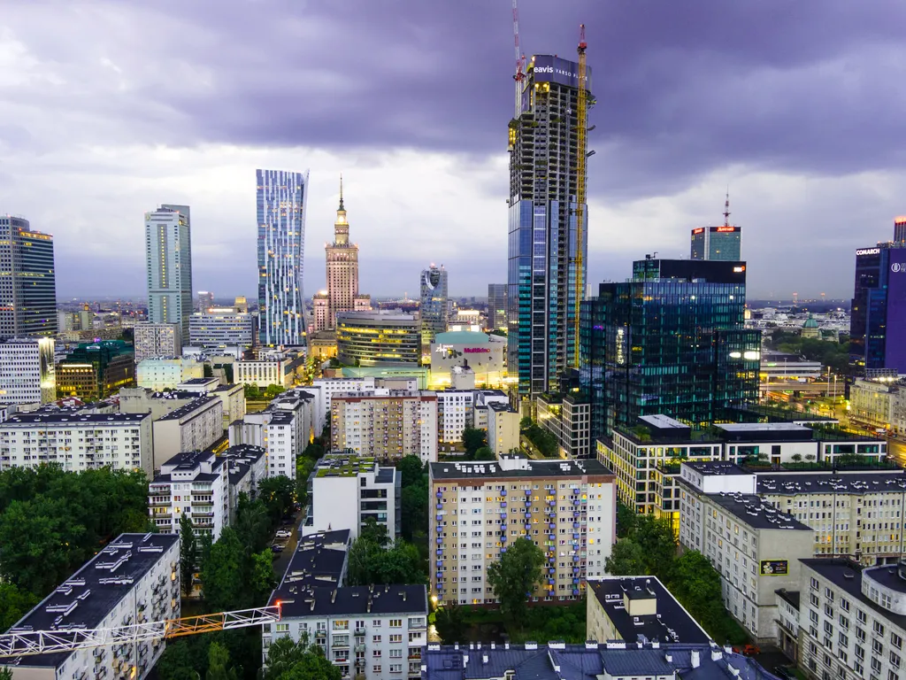 1 eu legmagasabb épülete Varsóban lesz. igy megelőzi a frankfurti Commerzbank tornyot.  Daily Lie In Warsaw aerial clouds drone dusk economuy poland spring urban warsaw weather Horizontal ARCHITECTURE CITY GLOBAL  UAV 