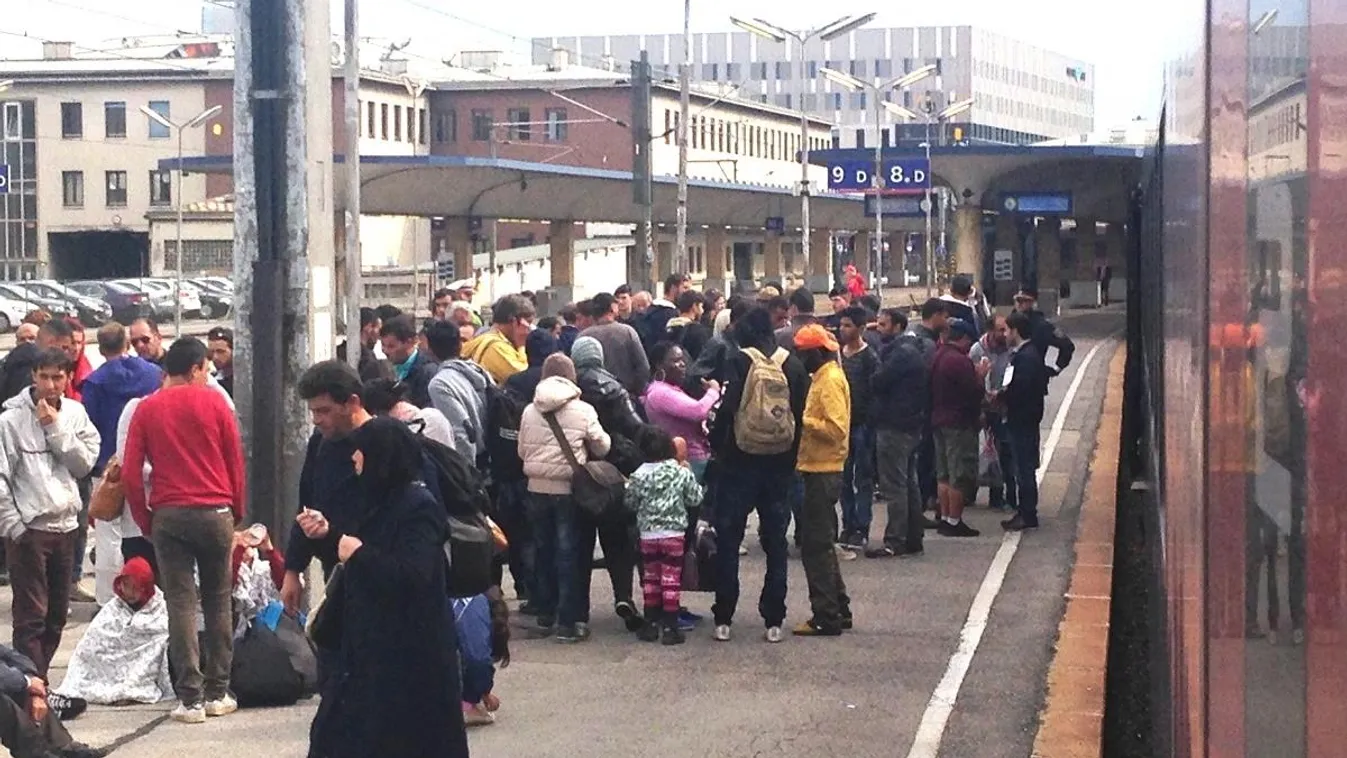 bécsi Westbahnhof, müncheni railjet, bevándorló, migráns, menekült 