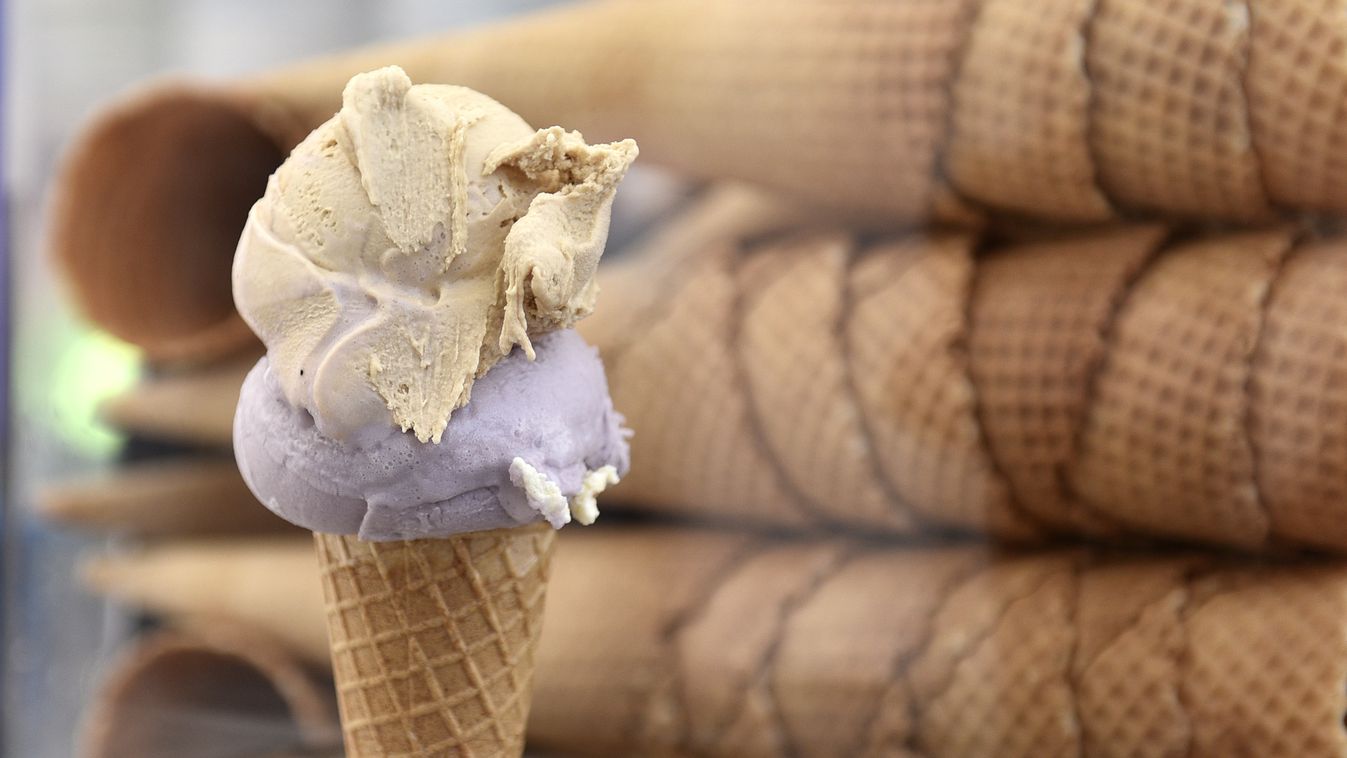 fagylalt, fagyi Ice cream ICE CREAM eat EATING SWEET sweets cone cones 