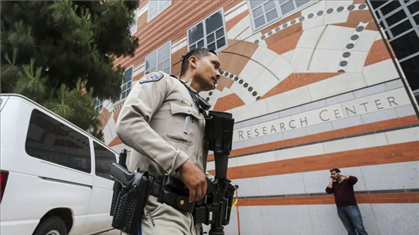 Rendőr a Kaliforniai Egyetem Los Angeles-i részlegénél 2016. június 1-jén, miután egy férfi lövöldözött az intézményben, és legalább két embert megölt. 