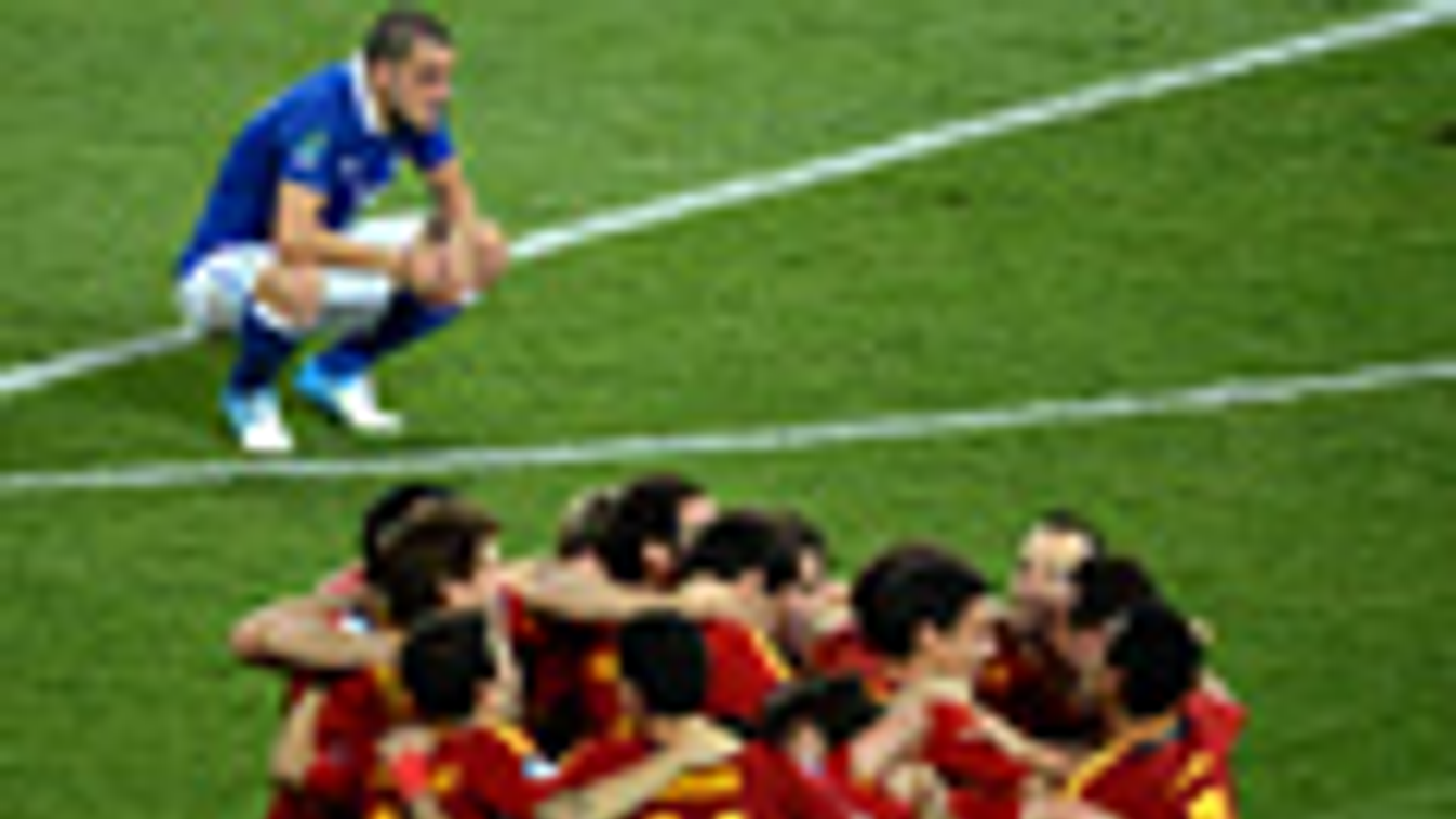 Leonardo Bonucci és a spanyol csapat a kijevi döntő után, foci-Eb 2012