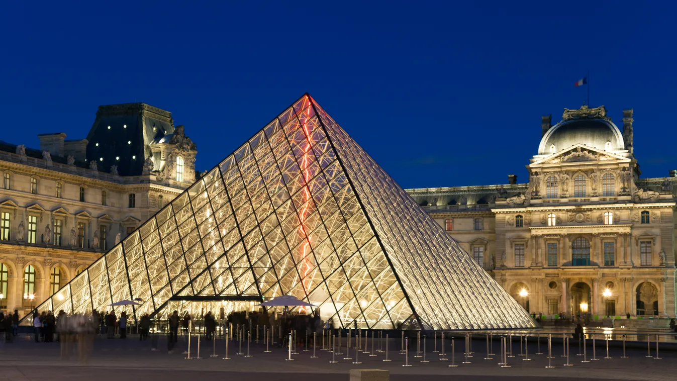Louvre múzeum, Párizs 
 PYRAMID LOUVRE MUSEUM ESPLANADE NIGHT NOCTURNAL LOUVRE PYRAMIDE DU LOUVRE PYRAMID OF THE LOUVRE PARIS 75 ONLYFRANCE WESTERN EUROPE EUROPE EU SQUARE FORMAT 