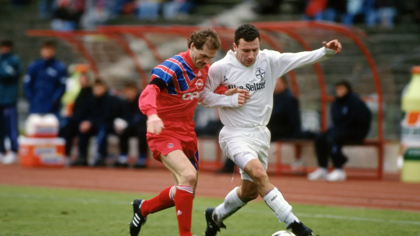 Fuvuball, firo: 20.02.1993 Fuvuball, 1.Bundesliga, 1992/1993, 92/93 Rvşckrunde, 18th matchday, archive images, archive photo FC Bayern Mvşnchen - Bayer 05 Uerdingen 2: 0 archive photo 93.1992 archive pictures 92.1993 firo: 20.02.1993.1. Bundesliga Fuvubal