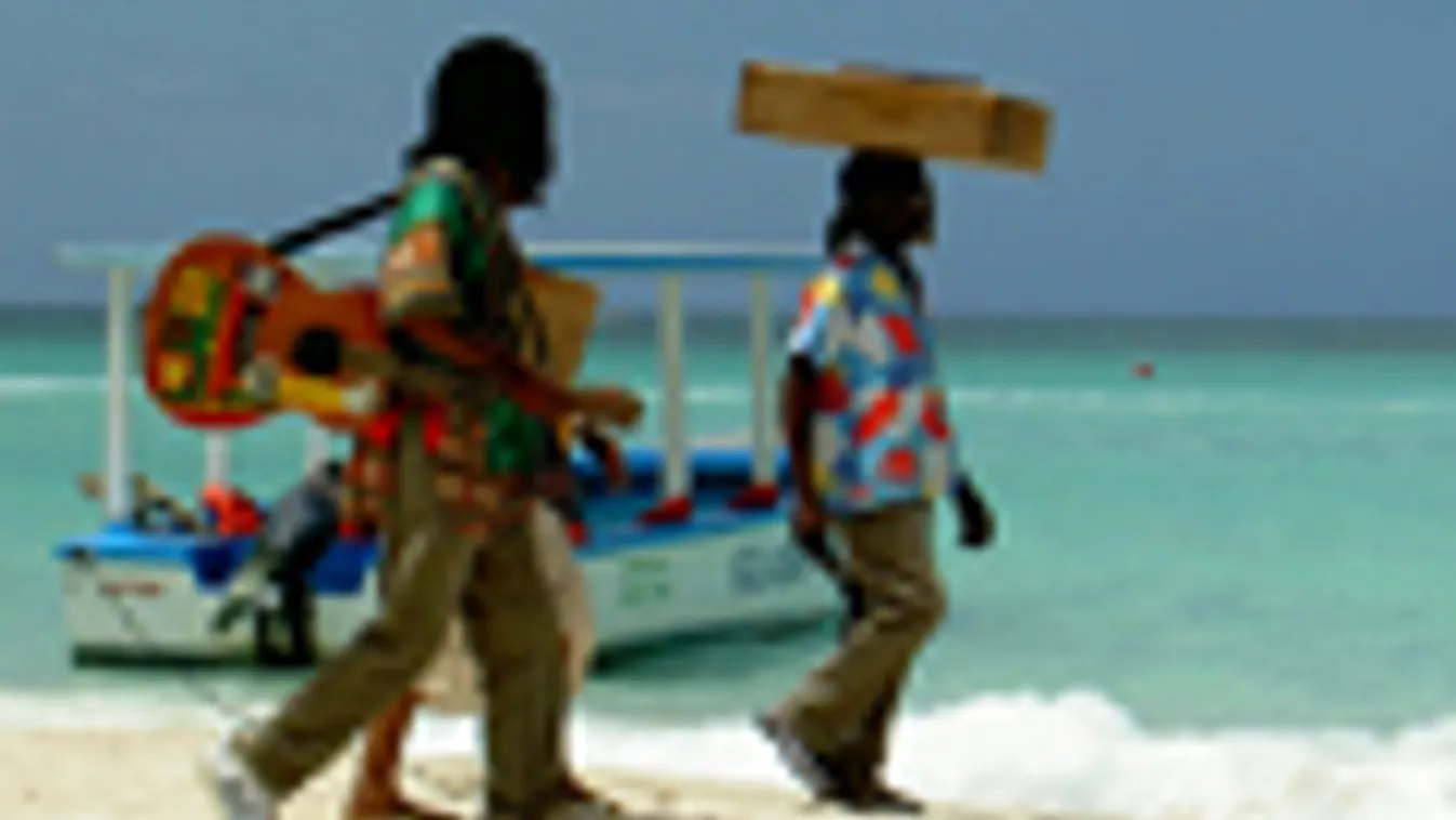 Jamaika, zenészek a negrili strandon