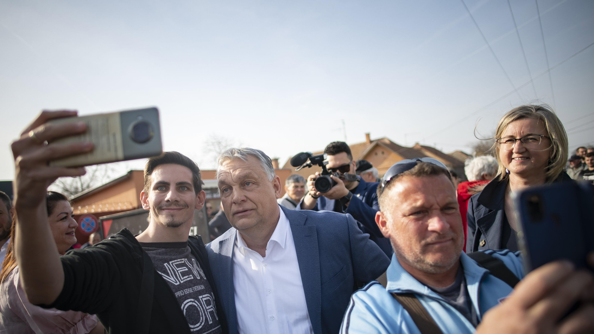 Orbán Viktor Makón Lázár János Mellett Kampányolt Videó Origo