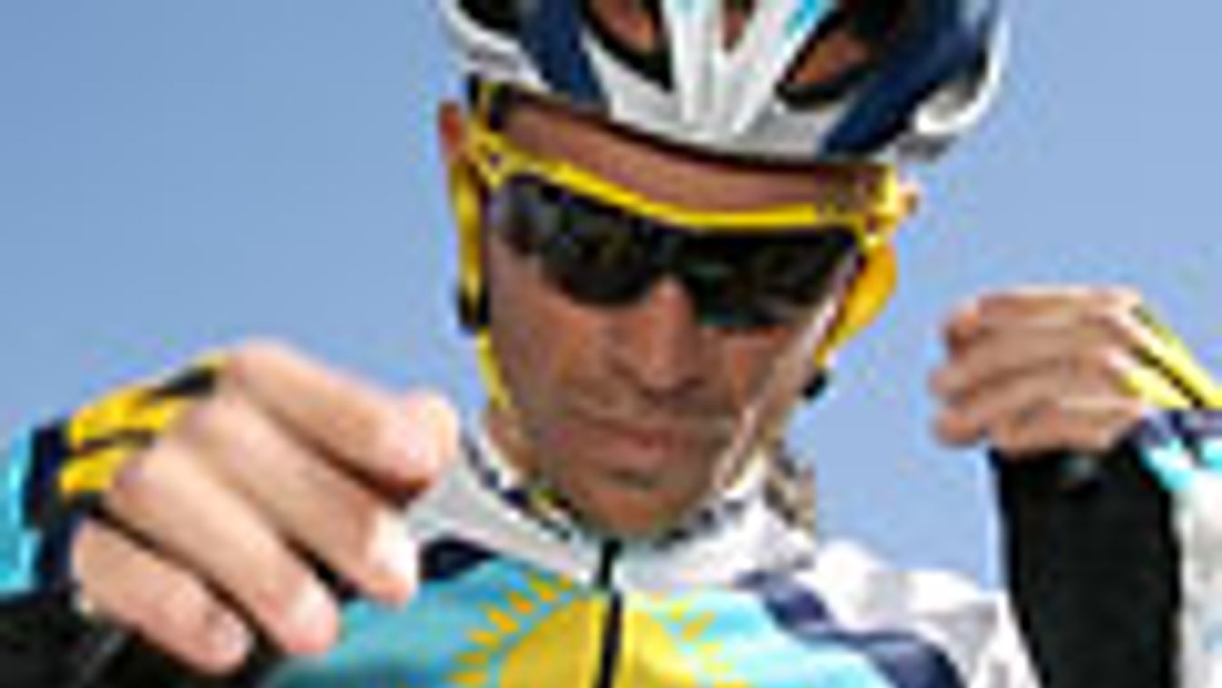 Alberto Contador az Astana csapat kerékpárosa a Vuelta kerékpáros versenyen