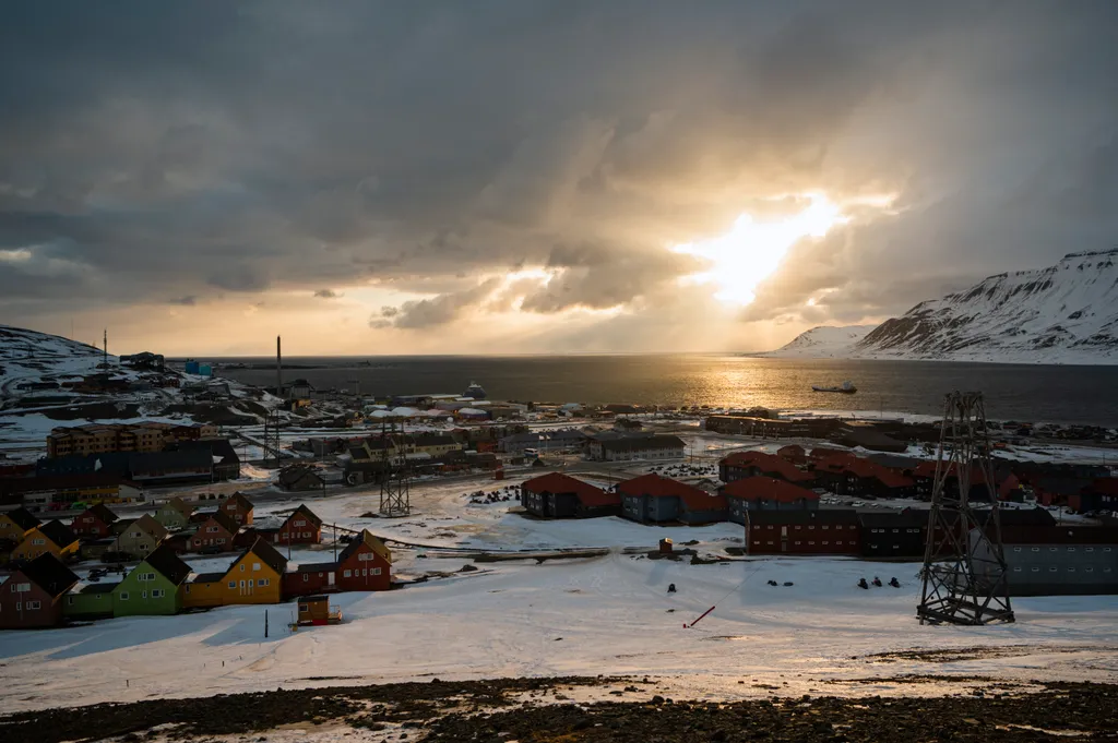 Svalbard, Antarktisz, antakrktisz turizmus, hibrid hajó, turizmus,  Hibrid hajó szállítja a látogatókat a mesés és zord Antarktiszra 