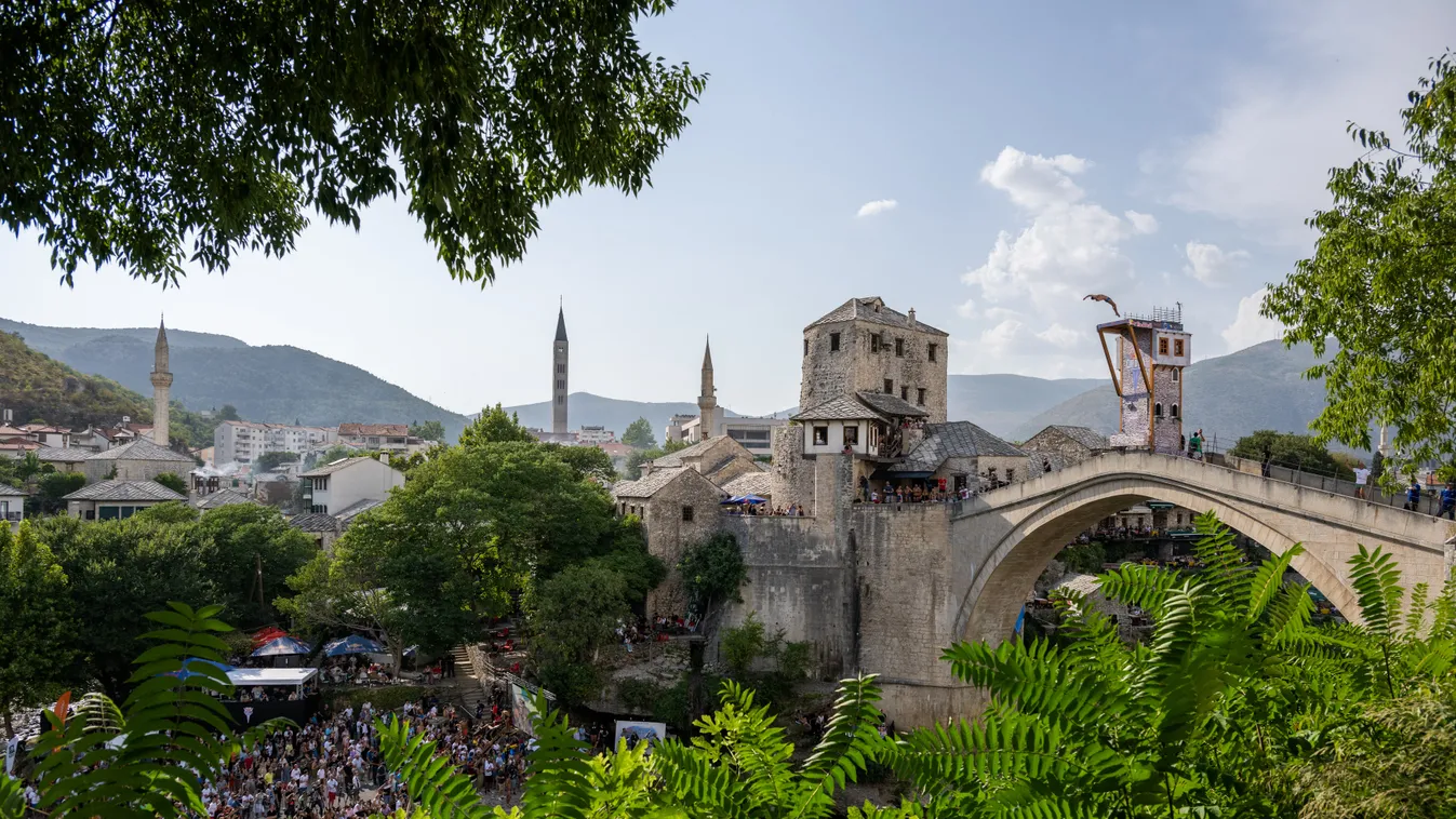 Red Bull Cliff Diving World Series 2022, hídugrás, híd, Bosznia-Hercegovina, Mostar város, 