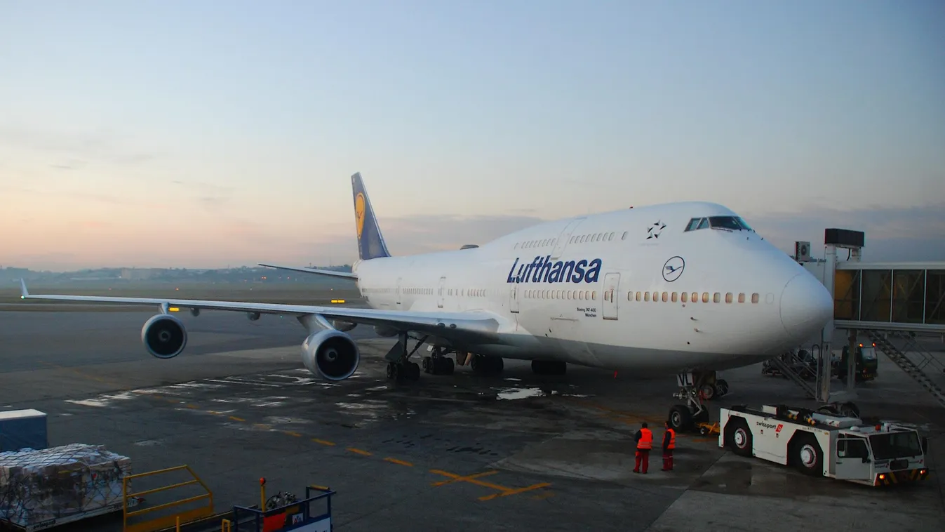Lufthansa Boeing 747-400 