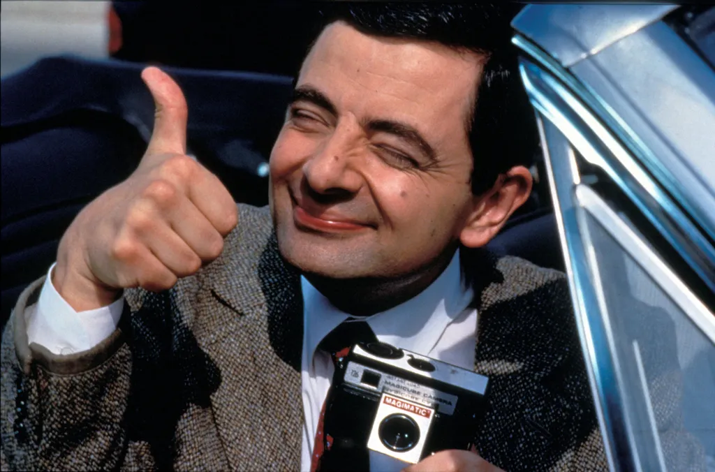 Bean (1997) uk Cinéma appareil photo photographique polaroďd téléobjectif voiture décapotable cabriolet pouce en l'air thumb in the air Horizontal CAMERA CAR 