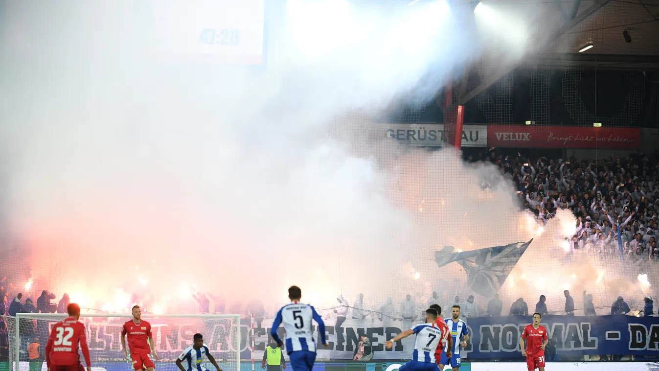 1. FC Union Berlin - Hertha BSC Sports soccer International matches National team FIREWORKS Bengalos Firecrackers Bundesliga 