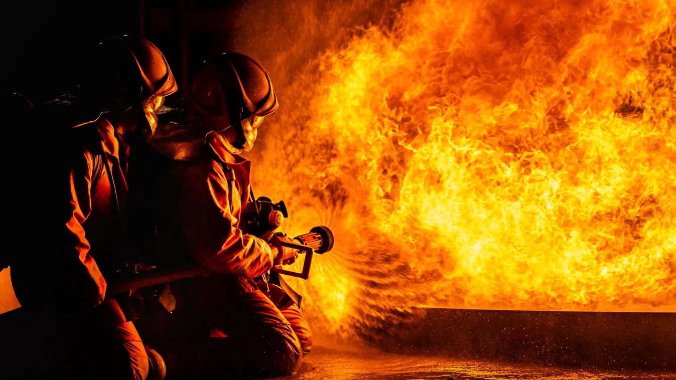 illusztráció, tűzoltóság, tűz Panoramic,Firefighters,Using,Twirl,Water,Fog,Type,Fire,Extinguisher,To insurance,spread out,bomb blast,emergency,danger,nighttime,firef 