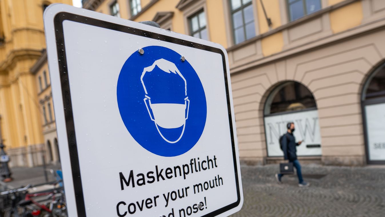 Duty to wear masks in Munich MEDICINE AND HEALTH diseases Epidemics Coronavirus Feature Covid-19 