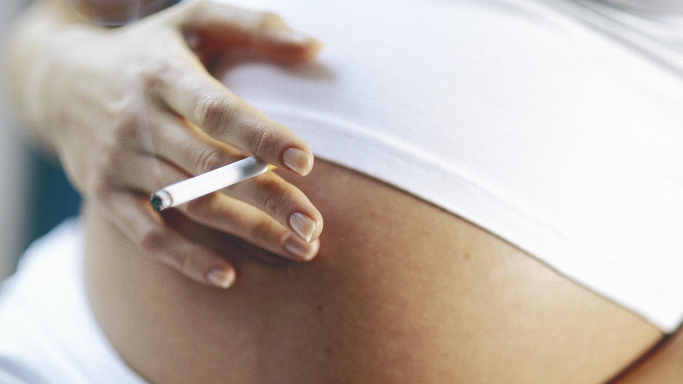 terhesség, dohányzás, kismama, has, cigaretta 