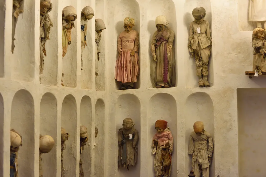 Palermo, olaszország, szicília, katakomba, kapucnisok katakombája, múmia, mumifikálódott, emberi, maradvány, hátborzongató 