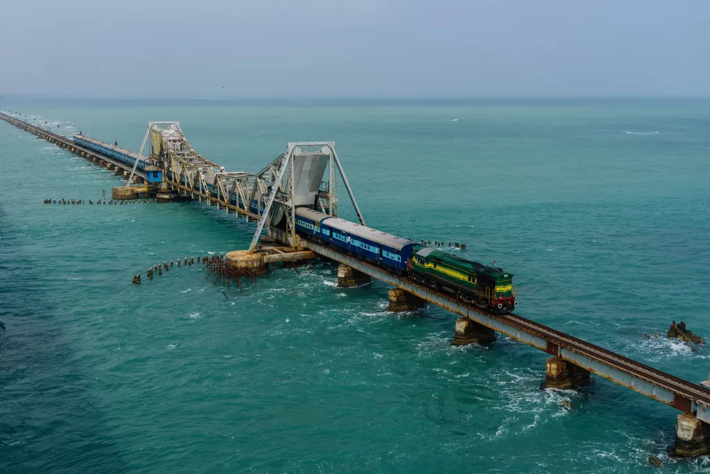 A világ legveszélyesebb vonatútjai, vasút, Chennai - Rameswaram útvonal, India, Pamban vasúti híd 