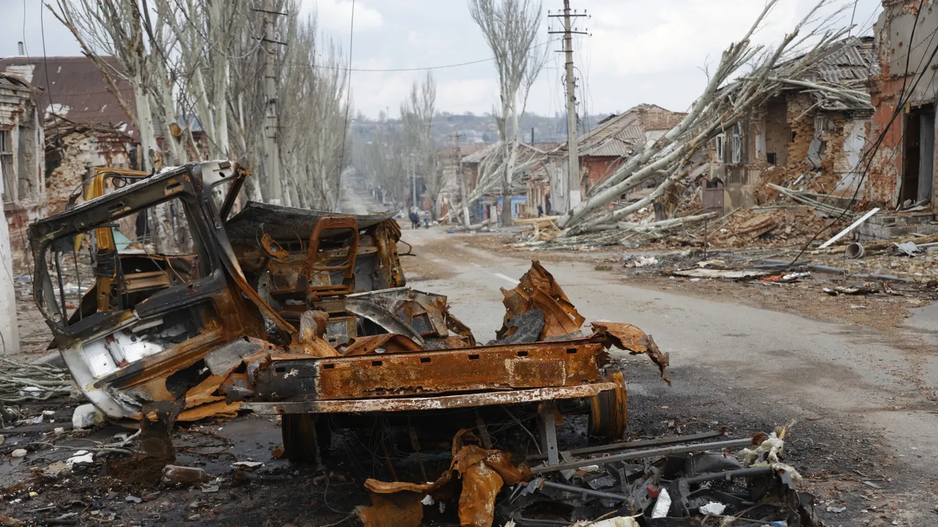 Ukrán válság 2022, orosz, ukrán, háború, Ukrajna, Mariupol, roncs, romok, utca, város 