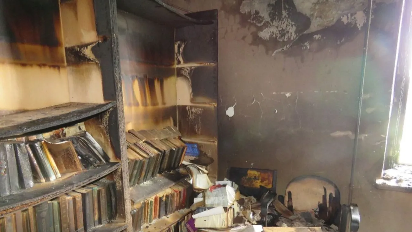 tűz után a mátyusi könyvtár épülete 